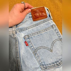 Levi's High Rise Cropped Jeans